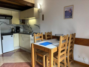 Studio mezzanine avec balcon et parking privé au cœur de Villard-de-Lans - FR-1-548-28